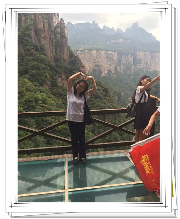易視界精英玻璃觀景臺(tái)合影