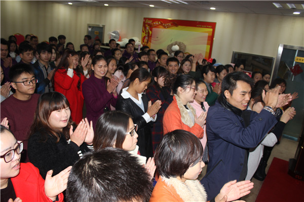 易視界實業(yè)10月嘉獎會暨11月啟動大會圓滿結束