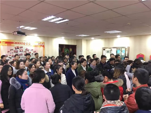 易視界精英們爭分奪秒排練團隊風(fēng)采展示