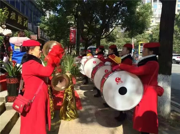 易視界雁峰店開(kāi)業(yè)當(dāng)天十分的熱鬧