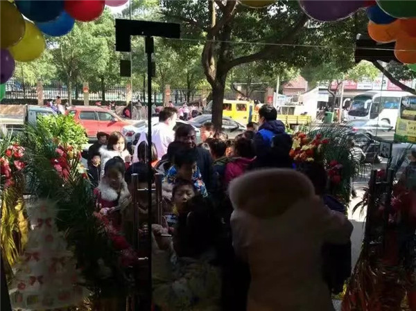易視界雁峰店開(kāi)業(yè)當(dāng)天十分的熱鬧