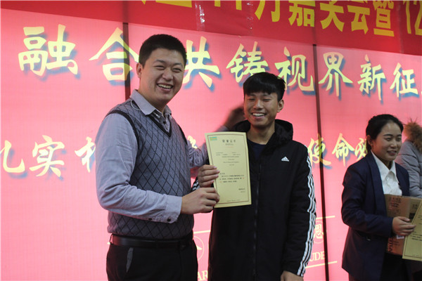 易視界表現(xiàn)優(yōu)秀
                </div>
                <div   id=