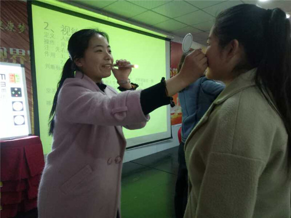 易視界伙伴們認真學習中