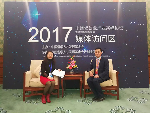 主持人采訪易視界實(shí)業(yè)集團(tuán)總經(jīng)理陳奇先生