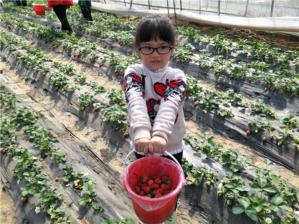 易視界小客戶(hù)開(kāi)心的展示自己的勞動(dòng)成果