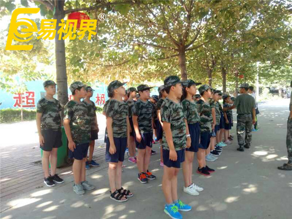 體驗軍旅生活的小朋友們