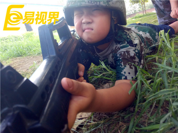 瞄準目標準備開火