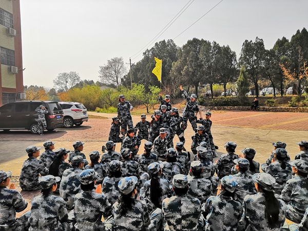 充滿(mǎn)激情的易視界團(tuán)隊(duì)