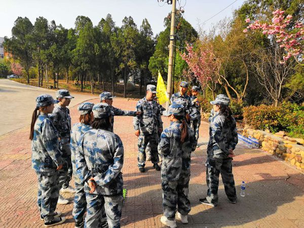 游戲環(huán)節(jié)中，大家齊心協(xié)作，群策群力
