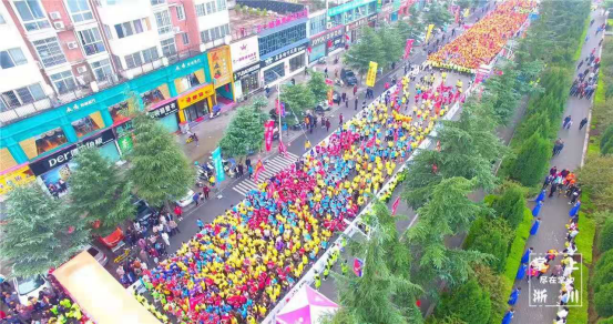 2019首屆淅川國(guó)際半程馬拉松激情開(kāi)跑，易視界石斛手機(jī)眼貼榮耀冠名贊助
