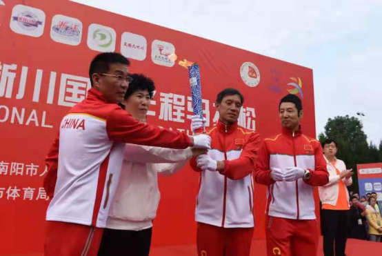 2019首屆淅川國(guó)際半程馬拉松激情開(kāi)跑，易視界石斛手機(jī)眼貼榮耀冠名贊助