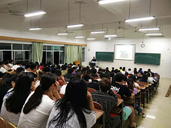 教師招考筆試第一，綜合第五未被錄取，竟然是視力惹的禍