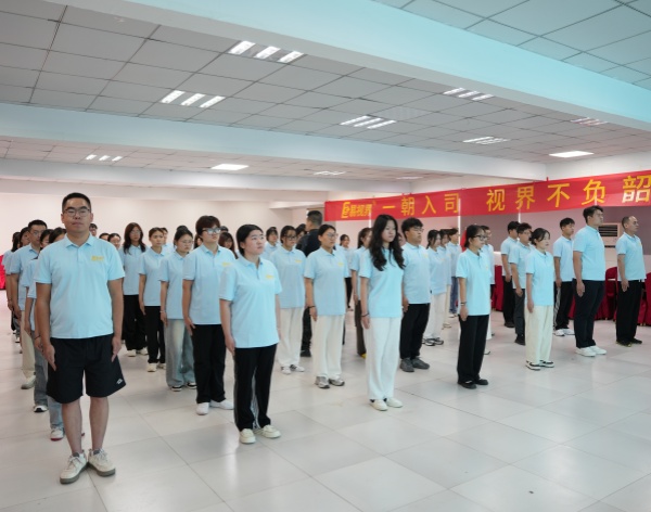 經(jīng)貿(mào)嬌子們訓練中