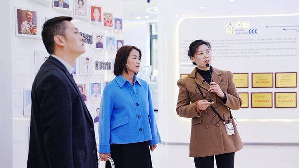 熱烈歡迎經(jīng)貿(mào)職業(yè)學院校領導蒞臨易視界訪談