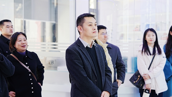 經(jīng)貿(mào)職業(yè)學(xué)院校領(lǐng)導(dǎo)們蒞臨易視界訪談