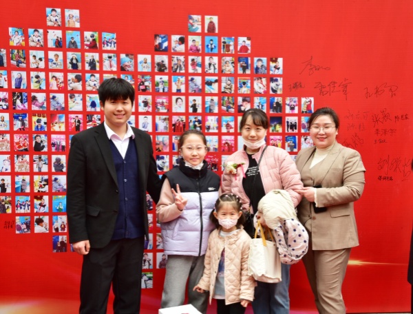 易視界客戶(hù)答謝會(huì)簽到墻合影留念