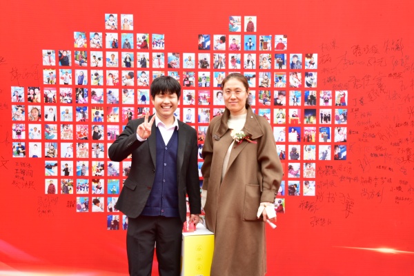 易視界客戶(hù)答謝會(huì)簽到墻合影留念