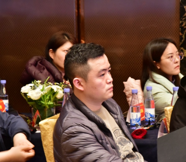 易視界17載感恩如光同行共同守護清晰視界圖集