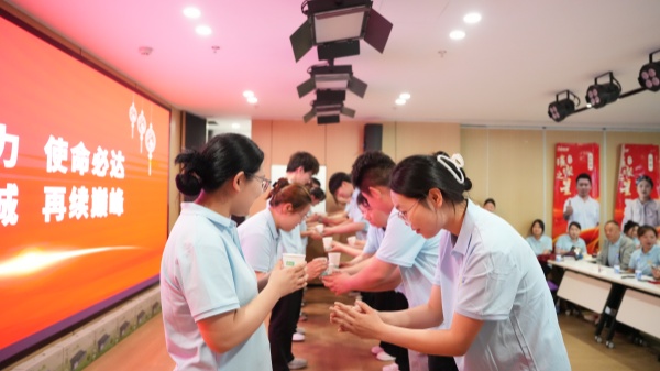 易視界拜師儀式進行中