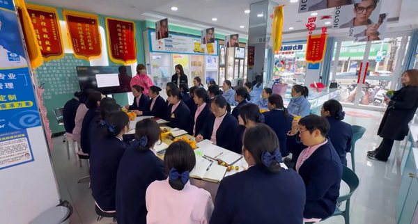 易視界服務(wù)一線(xiàn)行：以專(zhuān)業(yè)深耕市場(chǎng)，用奮斗賦能未來(lái)