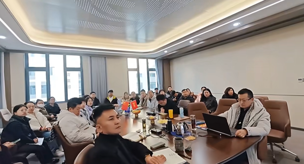 易視界月度管理層會議讓專業(yè)，更可及，讓光明，更持久