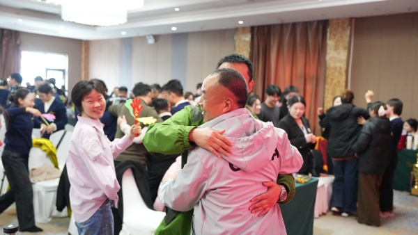 易視界2025年11月嘉獎(jiǎng)會暨12月啟動(dòng)大會精彩圖集