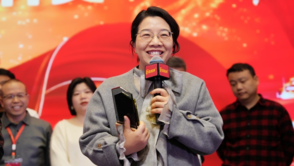 深耕實(shí)體連鎖行業(yè)23載，她為何堅(jiān)定選擇易視界？