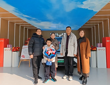 以行動(dòng)敬奮斗 易視界第五輛比亞迪榮耀交付